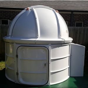Observatorio astronómico con cúpula de observación