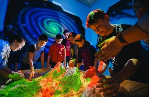 Caja de arena con realidad aumentada para museos y educación
