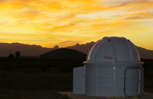 Cúpula de observación con telescopio para observatorio astronómico