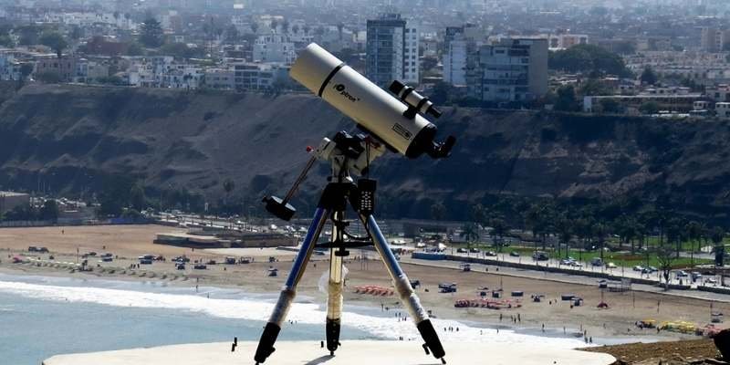 Telescopio y montura iOptron para observación astronómica y astrofotografía